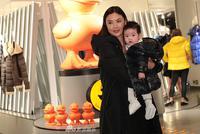 黎明前妻乐基儿首带儿子公开亮相 穿亲子装母子颜值高