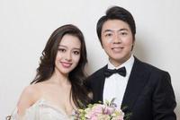 郎朗再回应没帮老婆拎包:现在看见包就粘上去