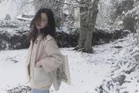 王菲女儿李嫣晒雪景美照还配诗 高冷的模样像极了妈妈