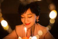 赵雅芝吃烛光晚餐庆生 65岁的她貌美似冻龄!