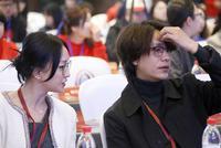 老友重聚!周迅陈坤同框出席活动同戴眼镜默契十足