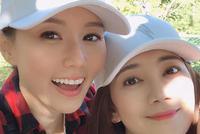 梁静茹离婚两个月后带儿子开心游玩 与好友自拍气色好