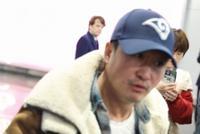 吴京机场怒斥直播者撞到行人 表情超凶但仍被怼脸拍摄