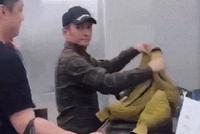 李维嘉日本购物被网友偷拍 怒怼:叫你别拍听到没有(图)