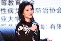 51岁周涛肌肤紧致光滑 登台发言温柔知性大气