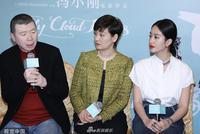 冯小刚牵手徐帆互动有点甜 黄轩杨采钰一旁“吃狗粮”