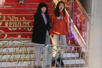 陈奕迅15岁女儿身形高挑 与徐濠萦逛街个头高过妈妈