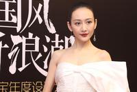 众星亮相珠宝盛典 王鸥白色蝴蝶结人鱼裙身段诱人