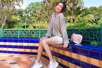 李泽楷28岁“港姐”女友晒美照 满脸享受大长腿抢镜