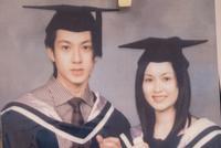 吴尊与妻子毕业合照青涩稚嫩 二人重穿学士服还原当年场景