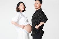 林峯娇妻张馨月产女晒唯美孕照 女儿长相漂亮超像爸妈