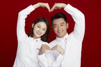 恭喜!郑恺公布妻子产女喜讯 此前苗苗挺大肚多次被拍