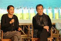 61岁倪萍与黄宏出席电影首映式 生图能打状态好