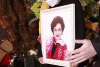 TVB老戏骨李香琴出殡 苗侨伟黄百鸣罗家英等扶灵