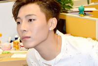 创2选手高嘉朗宣布恋情否认当爸:没孩子 没结婚