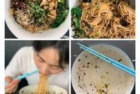 黄磊为爱妻做可口爱心拌面 孙莉五口吃完一大碗