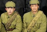 易烊千玺穿解放军军装与吴京同框 身姿挺拔眼神坚毅