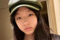 小s大女儿晒自拍秀锁骨蚂蚁腰 超模范儿十足却遭妈妈调侃