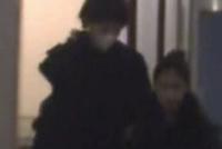 马伊琍陪7岁小女儿上舞蹈课 陪伴在旁耐心为其梳妆打扮