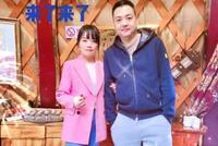 组网友晒与《还珠格格》萧剑扮演者合照 50岁朱宏嘉略显发福