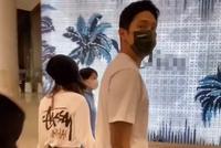 吴永恩陪王子文到南京工作 两人大手牵小手超甜蜜