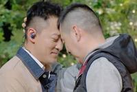 林峯被陈建斌摸头杀的表情太好笑 本人回应“有点害羞啦”