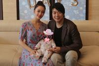 郎朗吉娜庆祝儿子出生100天 晒一家三口合照幸福温馨