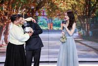 贾玲终于演了张小斐的妈 黄晓明加入互动好逗趣