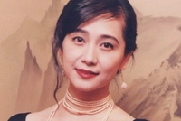 欧阳娜娜晒妈妈旧照为其庆生 妈妈气质出众颜值不输女儿