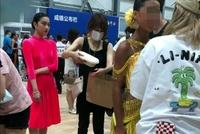 马伊琍陪文爱马参加舞蹈比赛 坐观众席拍女儿舞姿好有爱
