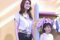 洪欣罕见带女儿一同走秀 7岁彤彤五官神似爸爸张丹峰