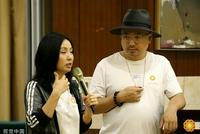 徐峥陶虹夫妇合体亮相 与上海话剧艺术中心齐做公益