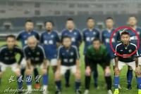 陈羽凡近照曝光显瘦不少 身着球衣和朋友足球场合照状态好