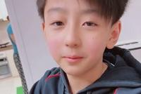 张柏芝晒二儿子互动日常视频 Quintus说英文俏皮可爱