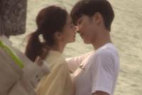 Angelababy赖冠霖新剧路透曝光 海边背后抱超甜