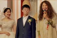 58岁李勤勤现身干女儿婚礼戴珠宝显富贵 宴会后打包剩菜