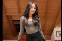 赵文卓大女儿国外独自庆生 14岁玫瑰身材高挑气质佳