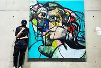 潘玮柏带老婆宣云看画展 两人互拍暗戳戳撒狗粮