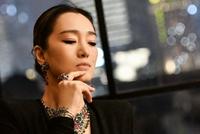 巩俐着黑色晚礼服长裙现身外滩 网友感慨"时光不败美人"