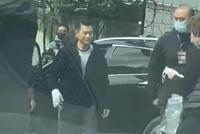受伤了?刘德华新片路透照曝光 手缠绷带引网友担心