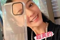 39岁陈意涵产后十天晒自拍状态佳 举手机壳摆拍笑容甜