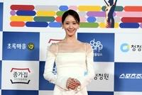 第42届青龙奖红毯 宋仲基林允儿郑秀晶等亮相