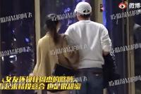 51岁周杰深夜带长腿美女聚餐 两人同回高档酒店