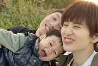 幸福恩爱!许昕晒一家三口全家福庆祝结婚五周年