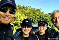 吴岱融晒照分享爬山队日常 周润发黄日华等出镜笑容满面