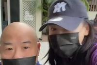 张柏芝回港为爸爸开心庆生 父女俩亲密互动画面有爱