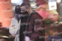 章子怡汪峰饭后挽手散步 两人一路热聊十分恩爱甜蜜