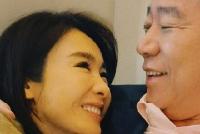 黎姿晒合照庆祝结婚13周年 依偎在老公怀里眼中含笑好幸福