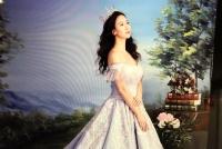 翁虹晒婚纱旧照庆祝结婚15周年 设计水晶花蛋糕心意满满