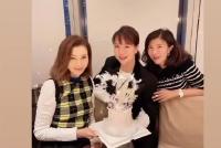 李嘉欣出院后参加朋友聚会 浮肿消失笑容满面状态好